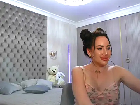 TianaPosh online show from February 17, 2025, 5:25 am