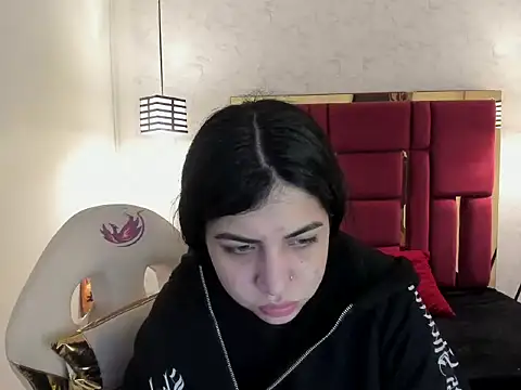 Snapshot of Violet_m chatting on October 19, 2025, 12:08 pm Violet m online show from October 19, 2025, 12:08 pm