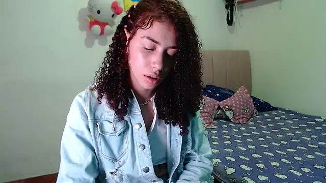 Perla web09 online show from September 11, 2025, 9:59 pm