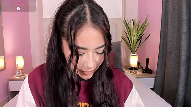 Snapshot of nicolle_pierce chatting on May 9, 2026, 2:42 pm nicolle pierce online show from May 9, 2026, 2:42 pm