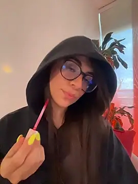 MariaIsabella8 online show from April 16, 2026, 9:15 pm