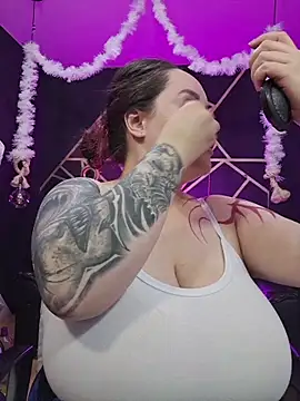 Snapshot of Gelena_Black chatting on December 16, 2025, 6:45 pm Gelena Black online show from December 16, 2025, 6:45 pm