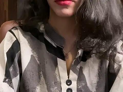 Divyaa69 online show from April 3, 2026, 1:17 pm