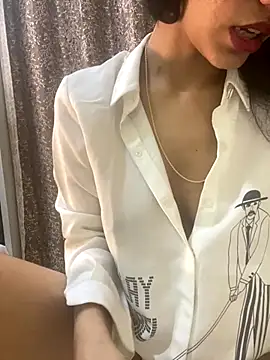 Snapshot of Divyaa69 chatting on October 7, 2025, 2:40 pm Divyaa69 online show from October 7, 2025, 2:40 pm