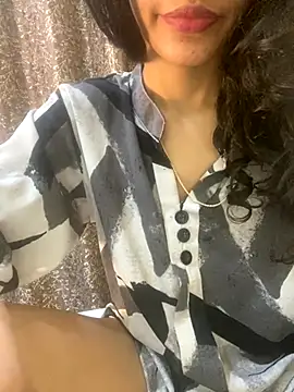 Snapshot of Divyaa69 chatting on October 3, 2025, 4:03 am Divyaa69 online show from October 3, 2025, 4:03 am