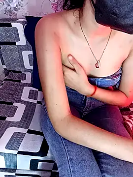 Snapshot of Divyaa69 chatting on January 20, 2025, 2:46 pm Divyaa69 online show from January 20, 2025, 2:46 pm