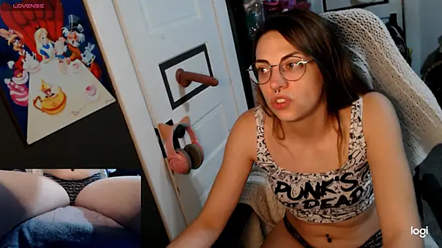 KSwonderland6 online show from March 24, 2026, 6:19 pm