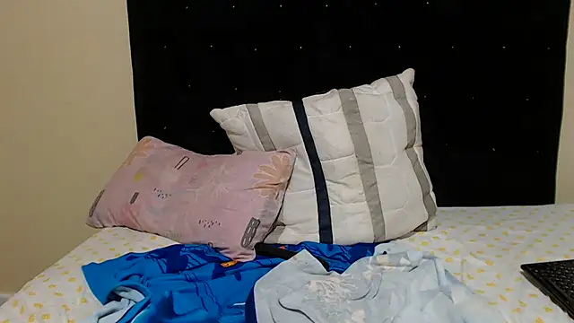 kittykhloe22 online show from February 5, 2026, 12:28 am