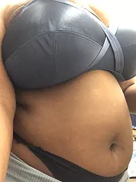 Snapshot of zariiBigBoos chatting on January 1, 2025, 8:35 am zariiBigBoos online show from January 1, 2025, 8:35 am