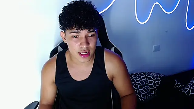 Snapshot of jamescurli_ chatting on October 19, 2025, 5:48 pm jamescurli  online show from October 19, 2025, 5:48 pm
