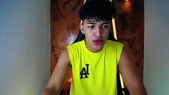 Snapshot of jamescurli_ chatting on February 22, 2025, 3:45 am jamescurli  online show from February 22, 2025, 3:45 am