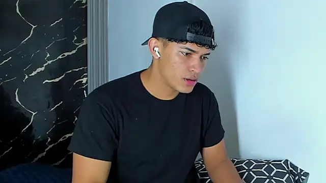 Snapshot of jamescurli_ chatting on September 13, 2025, 11:27 pm jamescurli  online show from September 13, 2025, 11:27 pm