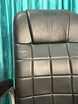 Snapshot of poision51 chatting on January 18, 2026, 5:05 pm poision51 online show from January 18, 2026, 5:05 pm