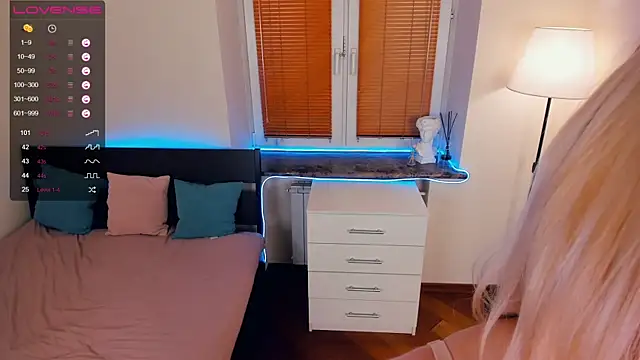 LinnBottrell online show from February 12, 2025, 2:35 am