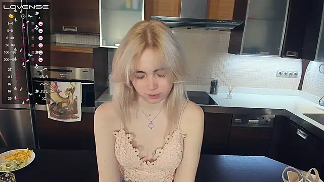 LinnBottrell online show from February 26, 2025, 10:47 pm