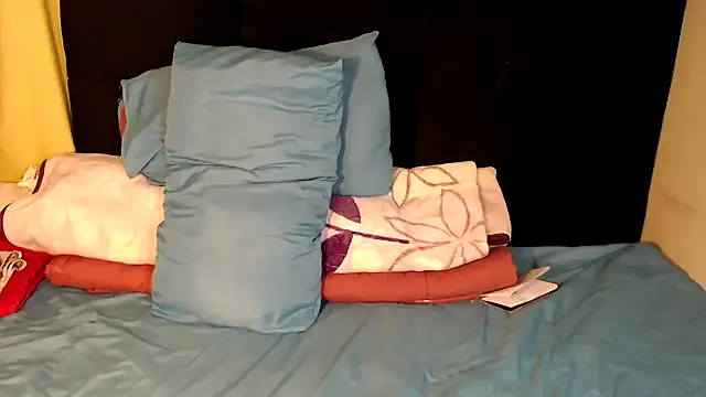 Snapshot of Busty-Londie chatting on February 2, 2026, 7:35 pm Busty-Londie online show from February 2, 2026, 7:35 pm