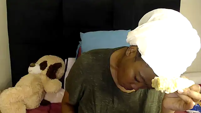 Snapshot of Busty-Londie chatting on March 1, 2026, 5:13 pm Busty-Londie online show from March 1, 2026, 5:13 pm