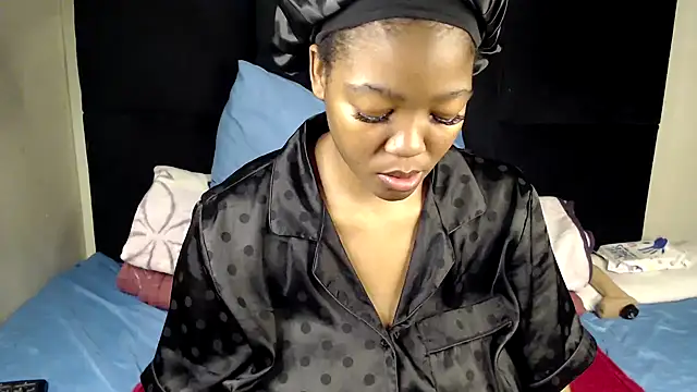 Snapshot of Busty-Londie chatting on December 3, 2025, 9:25 pm Busty-Londie online show from December 3, 2025, 9:25 pm