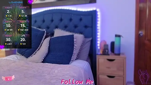 QueenYsuRey online show from December 19, 2025, 3:36 pm