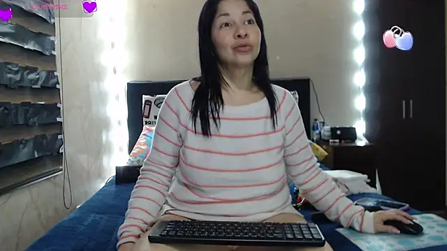 Snapshot of Rachell_111 chatting on March 14, 2025, 11:56 am Rachell 111 online show from March 14, 2025, 11:56 am