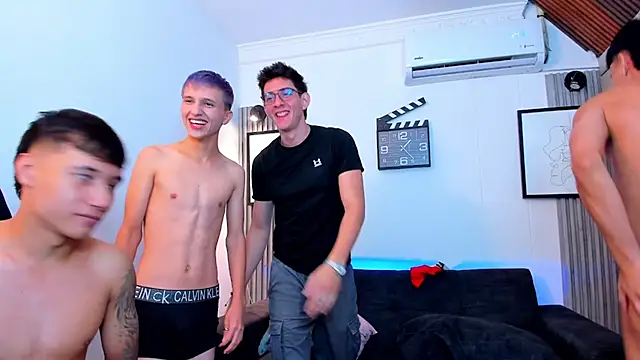 Snapshot of Sexy_BoysW chatting on December 2, 2025, 1:35 pm Sexy BoysW online show from December 2, 2025, 1:35 pm