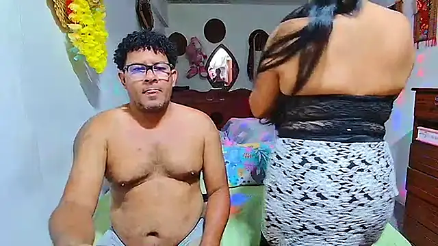 Snapshot of rosi_pamela chatting on April 5, 2026, 6:14 pm rosi pamela online show from April 5, 2026, 6:14 pm