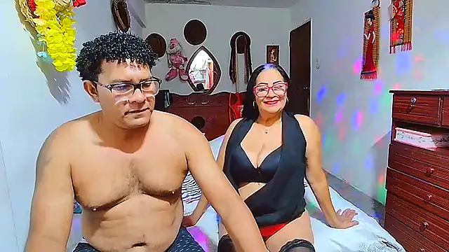 Snapshot of rosi_pamela chatting on March 28, 2026, 8:21 pm rosi pamela online show from March 28, 2026, 8:21 pm