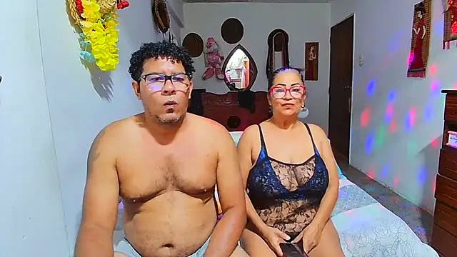 Snapshot of rosi_pamela chatting on March 27, 2026, 11:49 pm rosi pamela online show from March 27, 2026, 11:49 pm