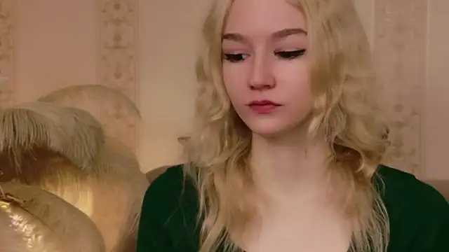 Snapshot of NaomiLoys chatting on November 12, 2025, 10:52 am NaomiLoys online show from November 12, 2025, 10:52 am