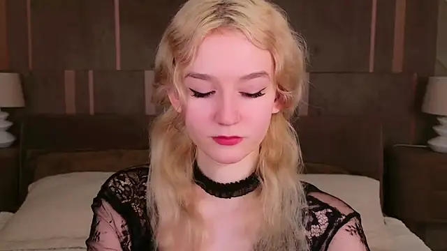 NaomiLoys online show from February 24, 2025, 4:58 pm