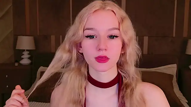 NaomiLoys online show from March 22, 2025, 3:42 pm