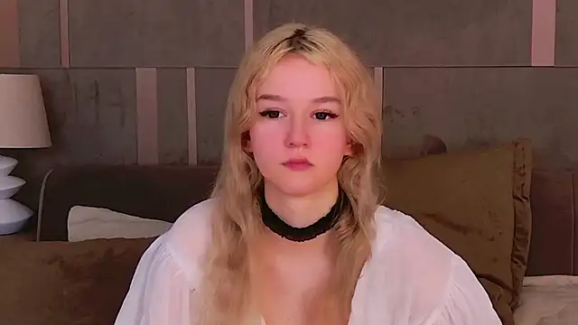 NaomiLoys online show from March 8, 2025, 9:06 am