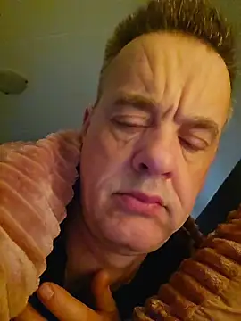 Snapshot of Hectorthyssen1 chatting on April 6, 2026, 7:53 am Hectorthyssen1 online show from April 6, 2026, 7:53 am