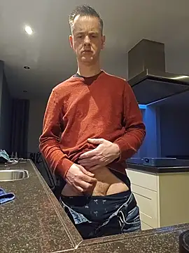 Snapshot of Hectorthyssen1 chatting on April 9, 2026, 4:36 am Hectorthyssen1 online show from April 9, 2026, 4:36 am