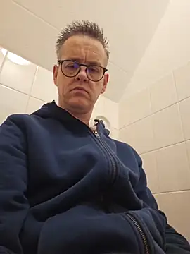 Snapshot of Hectorthyssen1 chatting on March 15, 2026, 1:07 pm Hectorthyssen1 online show from March 15, 2026, 1:07 pm