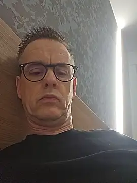 Snapshot of Hectorthyssen1 chatting on January 14, 2026, 10:02 pm Hectorthyssen1 online show from January 14, 2026, 10:02 pm