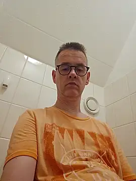 Snapshot of Hectorthyssen1 chatting on June 20, 2026, 10:42 am Hectorthyssen1 online show from June 20, 2026, 10:42 am