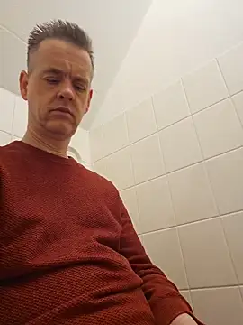 Snapshot of Hectorthyssen1 chatting on April 8, 2026, 9:33 am Hectorthyssen1 online show from April 8, 2026, 9:33 am