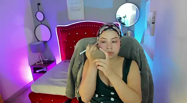 Namiko Park online show from February 5, 2025, 4:36 pm