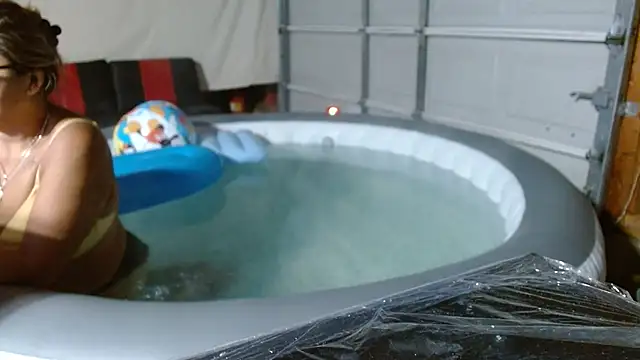 69vivian online show from January 6, 2025, 1:31 am