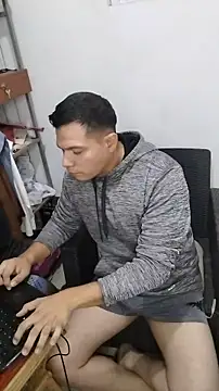 miketripi420 online show from April 14, 2026, 3:55 am