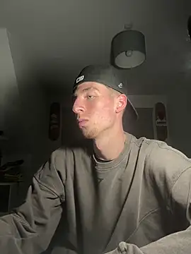 Snapshot of MikesWood21 chatting on December 2, 2024, 11:02 pm MikesWood21 online show from December 2, 2024, 11:02 pm