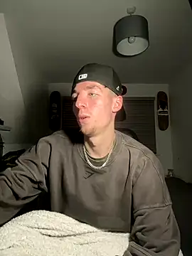 Snapshot of MikesWood21 chatting on December 5, 2024, 1:42 am MikesWood21 online show from December 5, 2024, 1:42 am