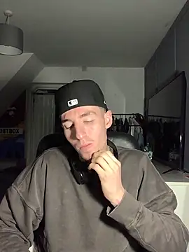 Snapshot of MikesWood21 chatting on December 5, 2024, 4:48 am MikesWood21 online show from December 5, 2024, 4:48 am