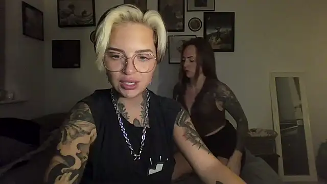 Snapshot of Alexandersonxo chatting on October 10, 2025, 8:53 pm Alexandersonxo online show from October 10, 2025, 8:53 pm