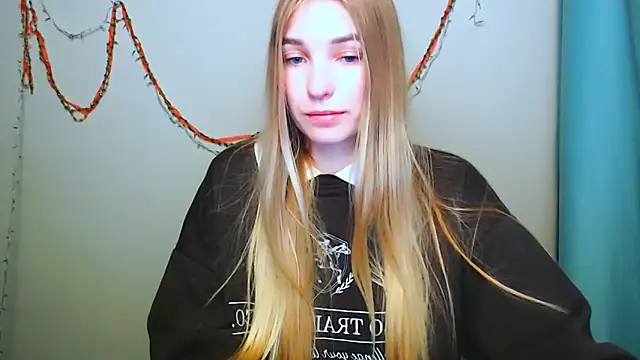 Queen ofLove online show from December 14, 2025, 2:44 pm