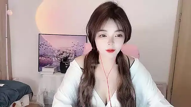 Snapshot of Mia-88-66 chatting on December 4, 2024, 5:05 pm Mia-88-66 online show from December 4, 2024, 5:05 pm