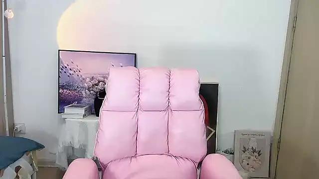 Snapshot of Mia-88-66 chatting on December 5, 2024, 7:22 pm Mia-88-66 online show from December 5, 2024, 7:22 pm