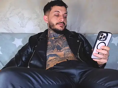 MentoXXL online show from April 22, 2026, 6:31 am