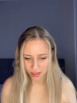 lunawolf21 online show from February 27, 2025, 7:19 am